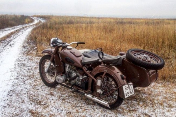 В сарае нашли заброшенный мотоцикл МТ Урал М-62