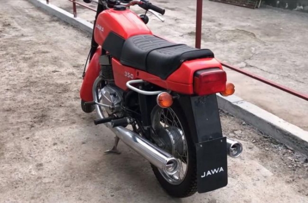 Новый мотоцикл «Ява» 1990 года обнаружили в гараже