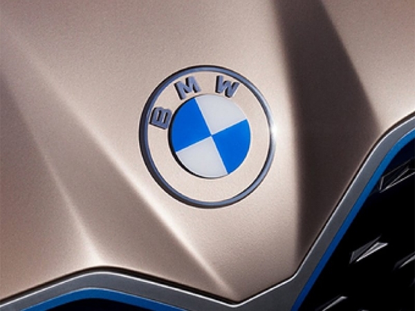 В BMW рассказали о значениях своего нового логотипа