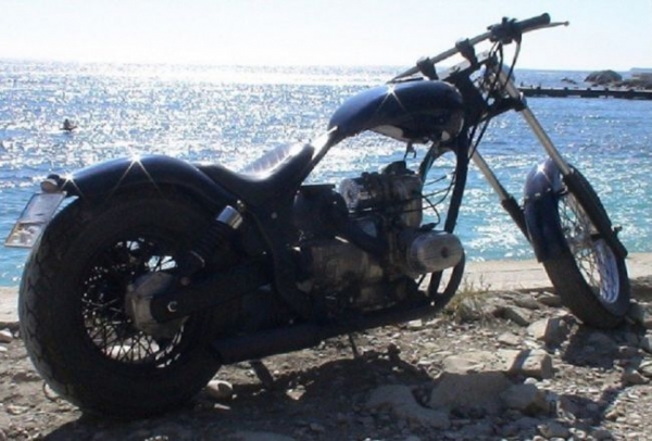 Показан эффектный чоппер на базе мотоцикла «Урал»